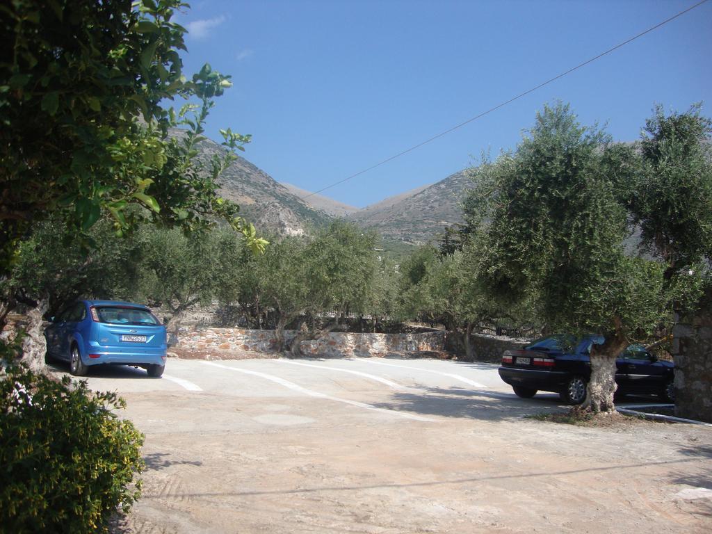 Kafiona Guesthouse Pírgos Dhiroú Exteriör bild