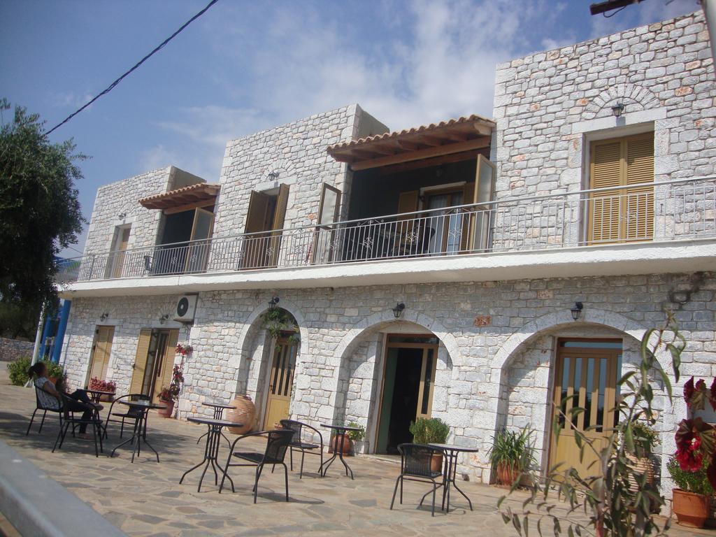 Kafiona Guesthouse Pírgos Dhiroú Exteriör bild
