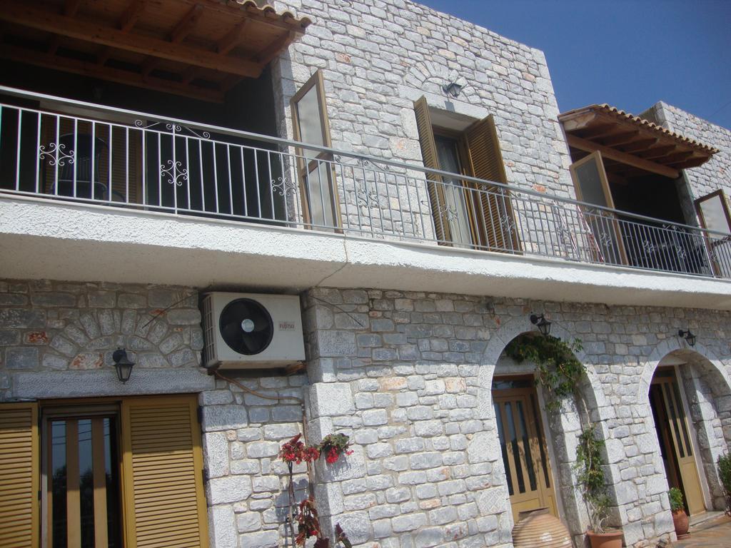 Kafiona Guesthouse Pírgos Dhiroú Exteriör bild