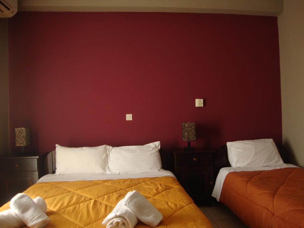 Kafiona Guesthouse Pírgos Dhiroú Rum bild