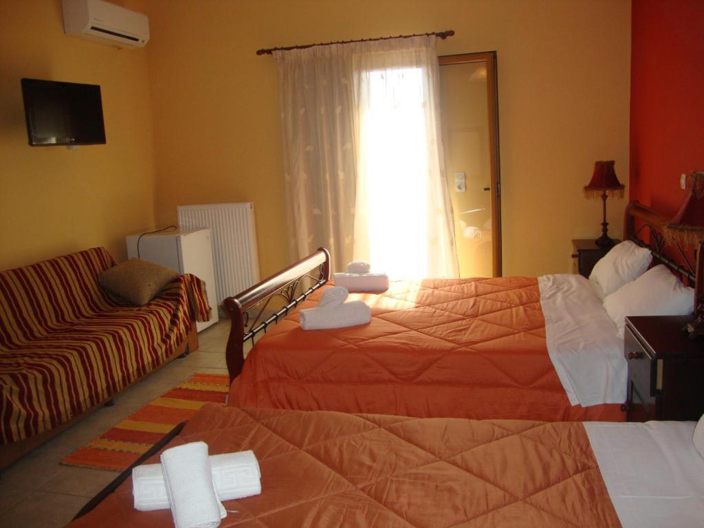 Kafiona Guesthouse Pírgos Dhiroú Rum bild