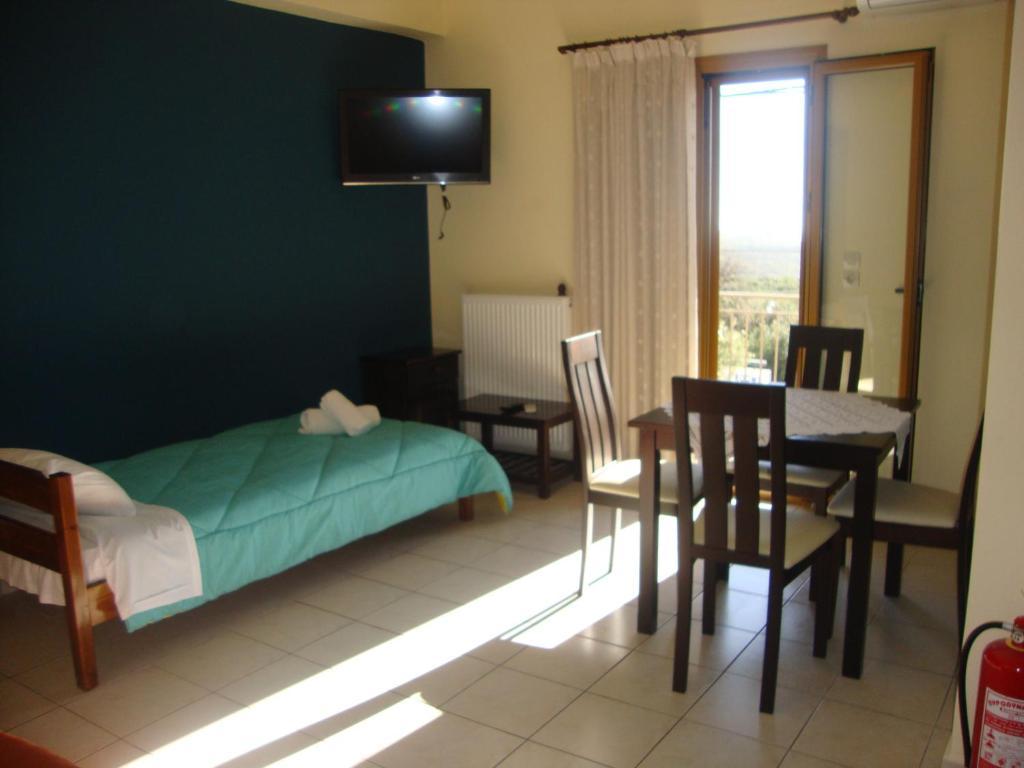 Kafiona Guesthouse Pírgos Dhiroú Rum bild