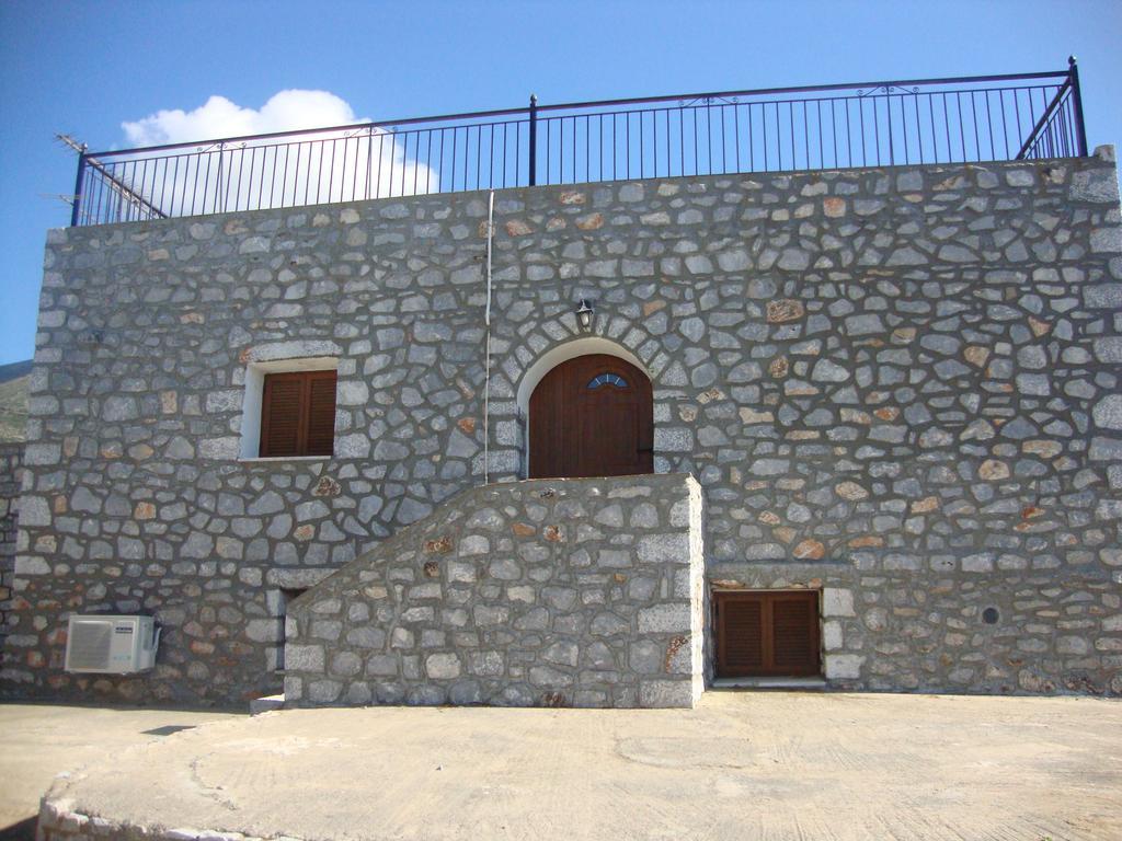 Kafiona Guesthouse Pírgos Dhiroú Exteriör bild